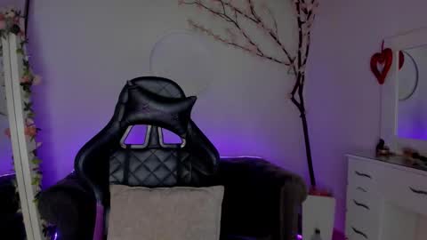 Lindsay    online show from 01.12.26