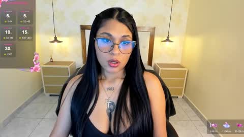 L I N D S A Y  online show from 02.10.25
