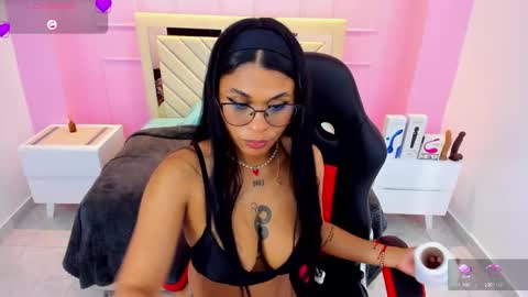 L I N D S A Y  online show from 03.12.25