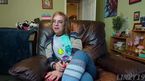 Linzy19 online show from 01.28.25