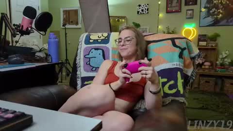 Linzy19 online show from 02.16.25