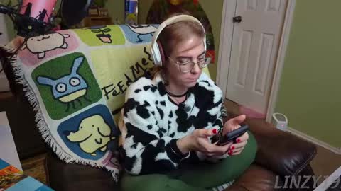 Linzy19 online show from 02.22.25
