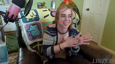 Linzy19 online show from 02.27.25