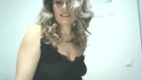 Snapshot of lionessmom chatting on 10.27.25 lionessmom online show from 10.27.25
