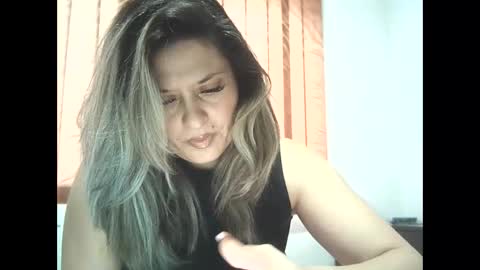 lionessmom online show from 12.05.25