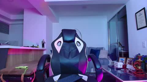 Snapshot of liorvante chatting on 02.11.26 Lior Vante online show from 02.11.26