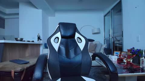 Snapshot of liorvante chatting on 02.22.26 Lior Vante online show from 02.22.26