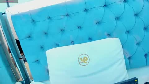 Snapshot of lis_rous chatting on 10.04.25 LIS ROUS online show from 10.04.25