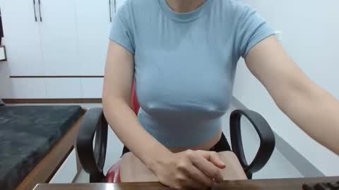 Snapshot of lisa_1011 chatting on 02.14.26 lisa_1011 online show from 02.14.26