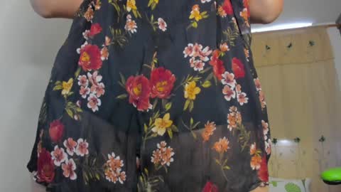 Snapshot of lisa_gerrard_ chatting on 01.05.25 Lisa online show from 01.05.25