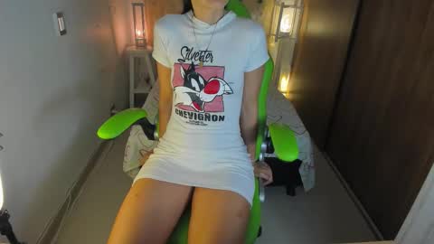 Snapshot of lisa_gerrard_ chatting on 10.17.25 Lisa online show from 10.17.25