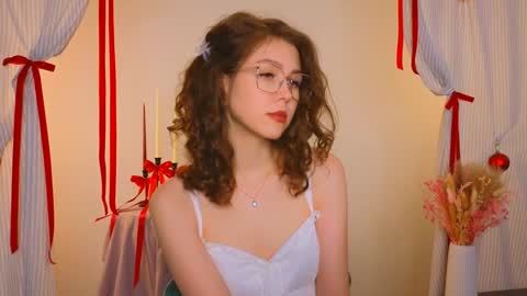 Snapshot of lisa_roses chatting on 12.20.24  Lisa  online show from 12.20.24