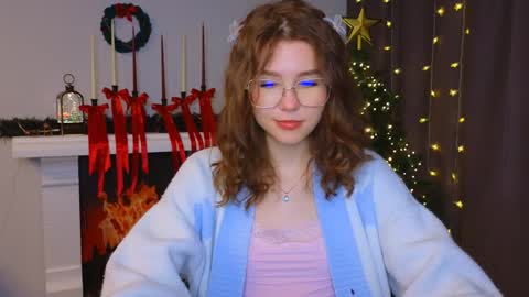 Snapshot of lisa_roses chatting on 12.23.24  Lisa  online show from 12.23.24