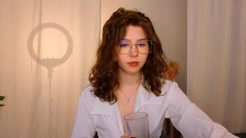 Snapshot of lisa_roses chatting on 01.11.25  Lisa  online show from 01.11.25