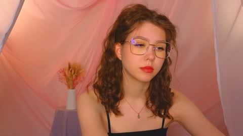 Snapshot of lisa_roses chatting on 01.28.25  Lisa  online show from 01.28.25