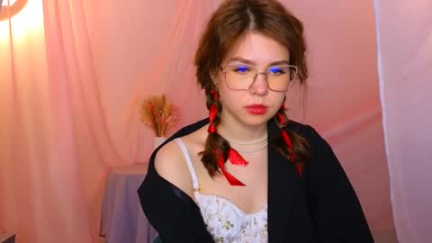 Snapshot of lisa_roses chatting on 02.15.25  Lisa  online show from 02.15.25