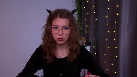 Snapshot of lisa_roses chatting on 11.01.25  Lisa  online show from 11.01.25