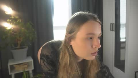 Elisabeth or Lisa online show from 09.20.25