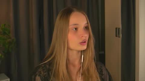 Elisabeth or Lisa online show from 09.26.25