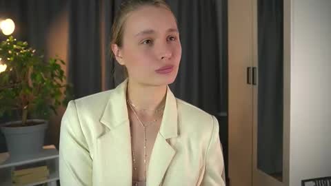 Elisabeth or Lisa online show from 09.27.25