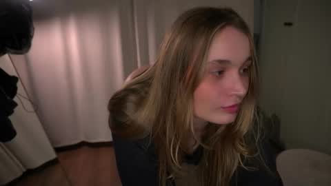 Elisabeth or Lisa online show from 04.19.26