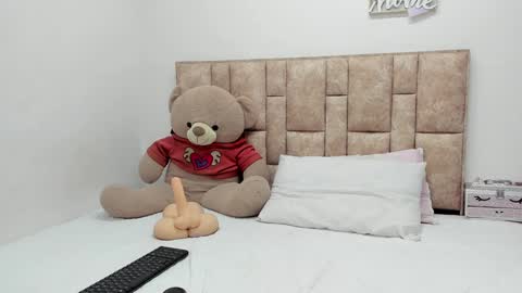 Snapshot of lisa_will chatting on 12.17.24 lisa will online show from 12.17.24