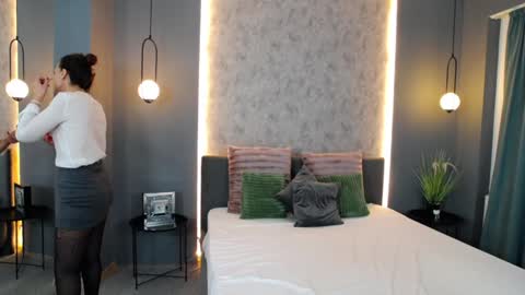 Snapshot of lisacroft chatting on 01.13.25 lisacroft online show from 01.13.25