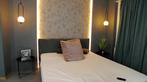 Snapshot of lisacroft chatting on 01.14.25 lisacroft online show from 01.14.25