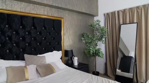 Snapshot of lisacroft chatting on 02.06.25 lisacroft online show from 02.06.25