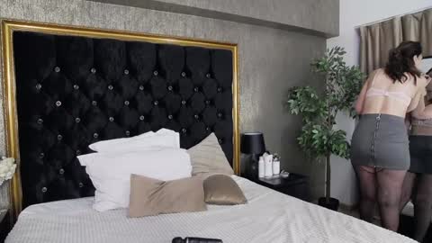 Snapshot of lisacroft chatting on 02.08.25 lisacroft online show from 02.08.25