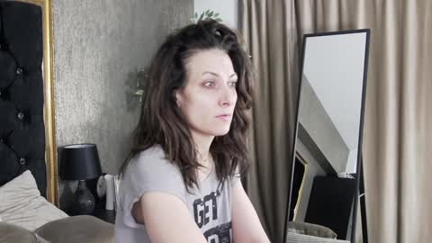 Snapshot of lisacroft chatting on 02.09.25 lisacroft online show from 02.09.25