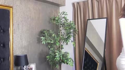 Snapshot of lisacroft chatting on 02.20.25 lisacroft online show from 02.20.25