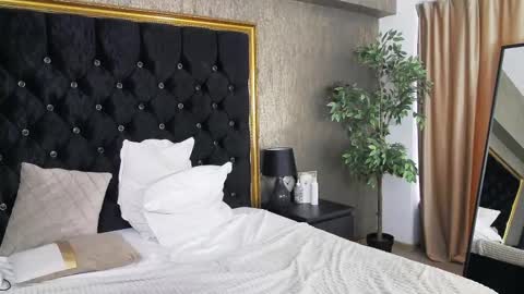 Snapshot of lisacroft chatting on 02.22.25 lisacroft online show from 02.22.25