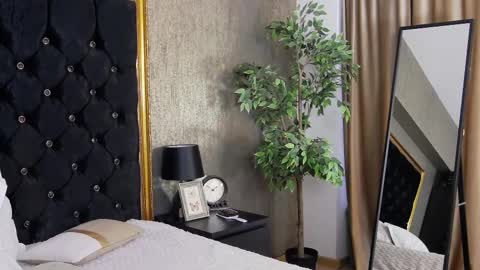 Snapshot of lisacroft chatting on 02.26.25 lisacroft online show from 02.26.25