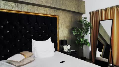 Snapshot of lisacroft chatting on 02.26.25 lisacroft online show from 02.26.25