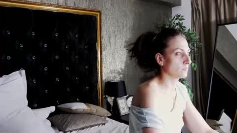 Snapshot of lisacroft chatting on 03.01.25 lisacroft online show from 03.01.25