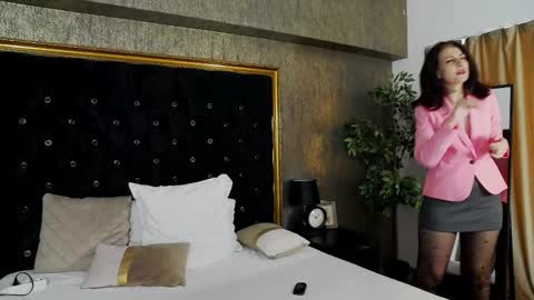 Snapshot of lisacroft chatting on 03.07.25 lisacroft online show from 03.07.25