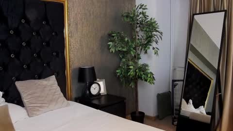 Snapshot of lisacroft chatting on 03.09.25 lisacroft online show from 03.09.25