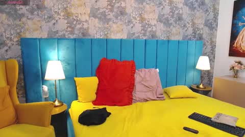 Snapshot of lisacroft chatting on 09.20.25 lisacroft online show from 09.20.25