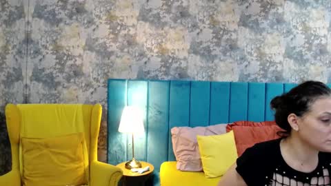 Snapshot of lisacroft chatting on 10.12.25 lisacroft online show from 10.12.25