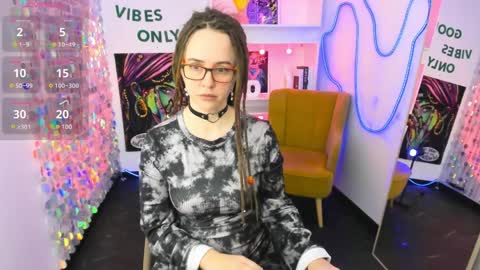 Snapshot of lisafoxy_y chatting on 04.08.26 Lisa online show from 04.08.26