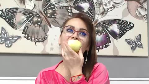 Lisa Grand online show from 02.05.25