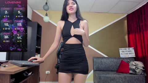 Lisa Gray Independent Model online show from 12.23.24