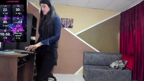 Lisa Gray Independent Model online show from 09.26.25