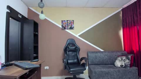 Lisa Gray Independent Model online show from 10.17.25