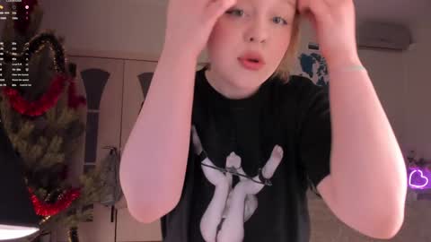 Snapshot of lisalaas chatting on 01.01.25 -Lisa- Help me to reach 100 thumbs up3 online show from 01.01.25