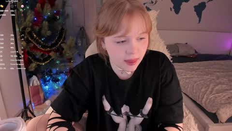 Snapshot of lisalaas chatting on 01.10.25 -Lisa- Help me to reach 100 thumbs up3 online show from 01.10.25