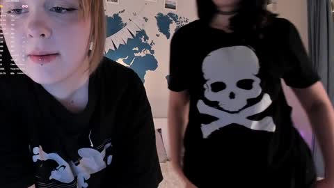 Snapshot of lisalaas chatting on 01.25.25 -Lisa- Help me to reach 100 thumbs up3 online show from 01.25.25