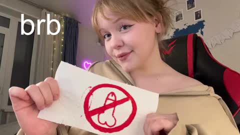 Snapshot of lisalaas chatting on 02.14.25 -Lisa- Help me to reach 100 thumbs up3 online show from 02.14.25