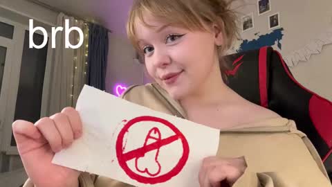 Snapshot of lisalaas chatting on 02.16.25 -Lisa- Help me to reach 100 thumbs up3 online show from 02.16.25